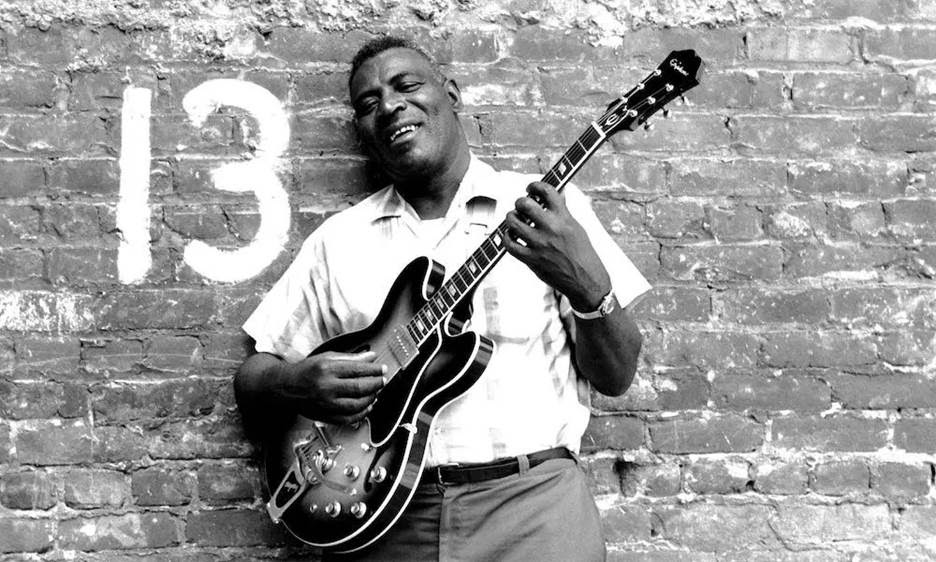 Image of a Chicago blues musician